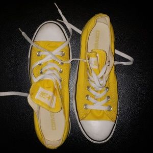 Converse size Men's 6 Women's 8.